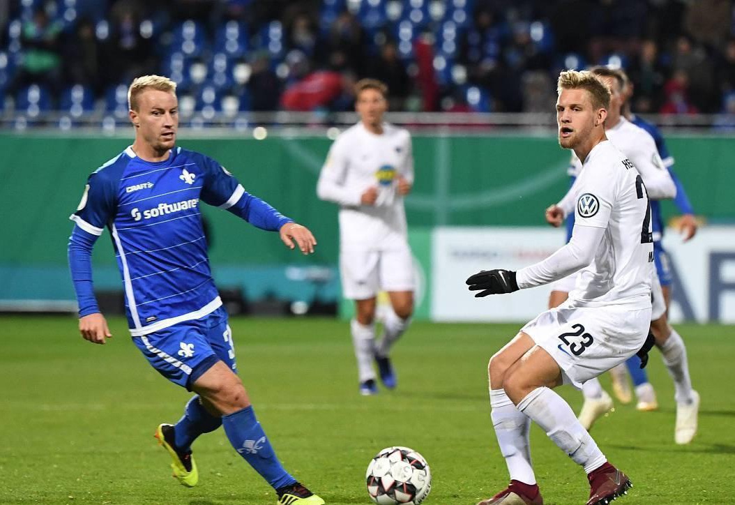 风格截然不 风格截然不