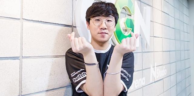 而这个队长 而这个队长